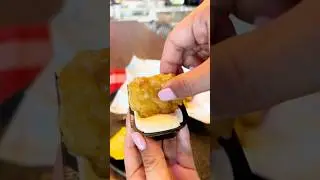 Garlic parm #wings and #dips 😋🔥 Order now at pizzahut.com 🍕 #chicken #chickenwings #pizzahut