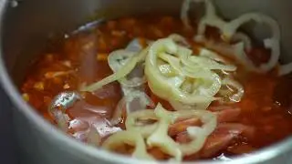 Tiszai hal&aacute;szl&eacute; (Tisza Fish Soup)