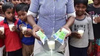 महिला 😭 दूध में मिलाते हुए पकडी गई ll  वीडियो वायरल Mahoba Uttarpradesh Government School Milk 
