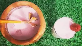 Strawberry Lassi 5 Minute m Smoothie Refreshing Bnke Taiyar Ek Baar Bnaye Bahr Se Lana bhul jainge