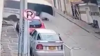 CCTV; Must See; bus failed to climb uphill