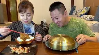 教训教训贪吃的人 #eating show#eating challenge#husband and wife eating food#mukbang #asmr eating#funnyvideo
