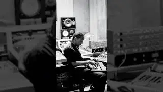 DJ Quik Makes a Beat in the Studio on the Akai MPC 3000