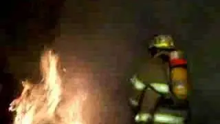 Training: Car fire using a piercing nozzle and CAFS