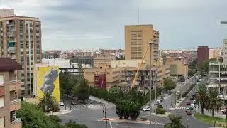 Continua la demolició de la Fe vella de Campanar-València.