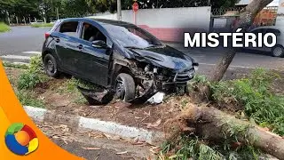Trio abandona carro ap&oacute;s perder o controle e derrubar &aacute;rvore em Araraquara