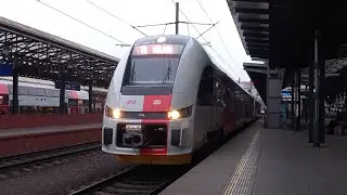 Odjezd vlaku RegioFox ze stanice Praha hl.n na lince S3 (19.12.2025)