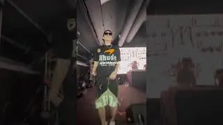 Рокита случайно облили водой на концерте в Самаре tg:@shmoneyarchive