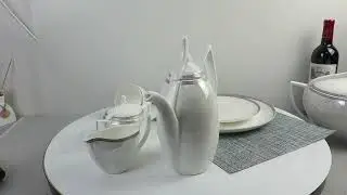 Beautiful tableware can be paired with delicious dishes, creating a ocios i and delicious feast