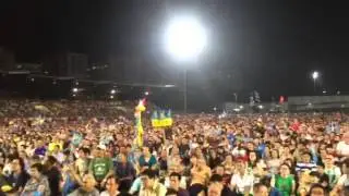Cheering crowd at WP rally