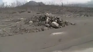 Erupsi Merapi Tahun 2010 | Suasana Kinahrejo rata tertutup debu panas Merapi
