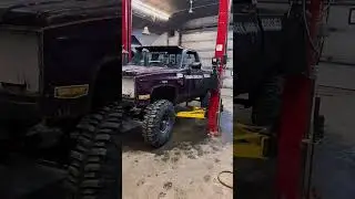 6 inch rough country lift for the Square. #chevrolet #liftedchevy #chevypickups #squarebodychevy