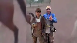 Vaqueiro Xande de D&eacute;da ensinando o sobrinho Guilherme a correr Boi na Caatinga 