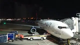 [4K]Delta 737-900ER midnight landing at Columbus, OH