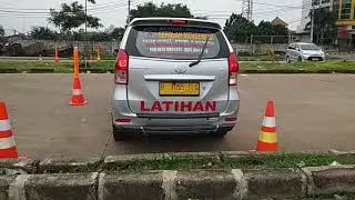 Parkir seri