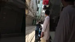 पुरानी दिल्ली के चूड़ीवाला इलाके की सड़क धंस जाने के वजह से वहां मौजूद मस्जिद संगमरमर वाली शहीद हुई