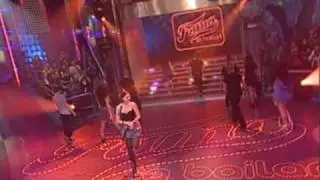Chenoa ¨ Buenas noticias  ¨ acompañada por los bailarines de fama