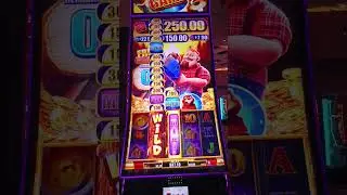 HUGE BEAVER BANGER! 1c free spin bonus!!! Who loves a good beaver? #gambling #slots #casino 