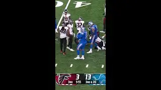 Jahmyr Gibbs rushes for a 13-yard Gain vs. Atlanta Falcons