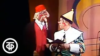 Ироничные насмешливые сцены и шутки из спектакля 