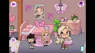 Opening free pizza themed gifts 