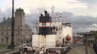 Great Lakes Freighters in HD: Algoma Guardian in Soo Locks
