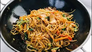 Жареная лапша со свининой | Чоу-мейн | Лучше, чем на вынос | Острая и вкусная