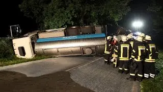 Milchlaster legt sich auf die Seite