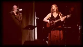 Beth Nielsen Chapman sings 
