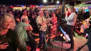 Jay Goeppner & Urban Crew: Twist and Shout