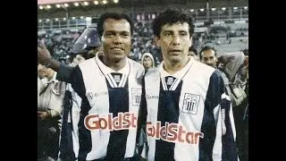 César Cueto y Teófilo Cubillas juntos ante Colo Colo en 1995. Comentarios: Micky Rospigliosi Moyano.