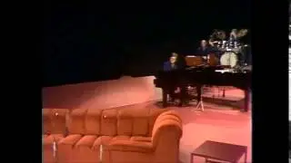 N&ouml;jesliv - Intro 1977-09-23.