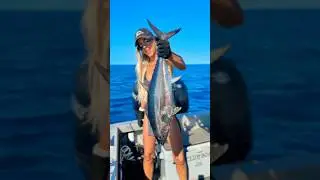 Тунец чуть не съела собака #рыбалка