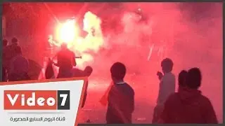 بالفيديو.. اشتباكات بين المحتفلين بالثورة وأعضاء 6 أبريل بـ