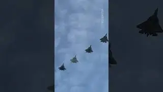 &laquo;Стая&raquo; СУ-57 (Sukhoi SU-57) над Москвой (версия для #shorts )