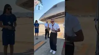GIANLUCA VACCHI scende dal jet privato e fa dance moves pazzesche 🔝🔝❤️❤️❤️😍😍