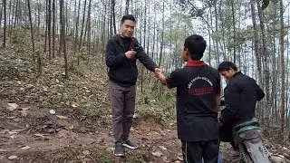 2 vợ chồng đi đào măng về bất ngờ gặp anh Pheng Pheng mua măng ủng hộ 2 vợ chồng |Em Trai Sính 1Chân