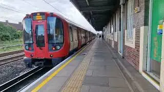 London Underground Journeys (2025) from DAGENHAM EAST Station to UPNEY Station