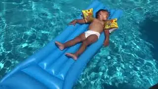 Baby Alp is playing with the seabed in the pool