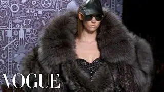 Fashion Show - Viktor & Rolf: Fall 2010 Ready-to-Wear