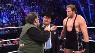Член Зала славы WWE Джим Росс берёт интервью у Джека Сваггера и Зеба Колтера: SmackDown, 1 марта ...