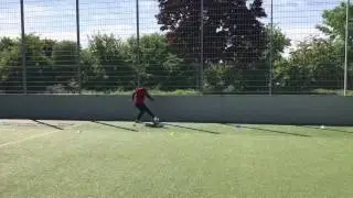&Uuml;bung f&uuml;r einen starken und pr&auml;zisen Schu&szlig; im Fu&szlig;ball / Torschuss Fu&szlig;ball