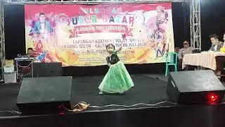 Lomba fashion show, busana Anna Frozen