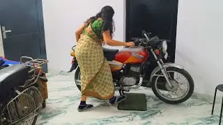 Girl Kickstart Samurai in Saree| Winter Cold Start | Lot of Smoke 🔥 #priyankakhanduri #noproblembike