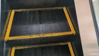 心斎橋オーパのエスカレーター(その2)