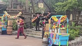 Epic Performance Alert! Miguel from Disney Pixar's Coco Rocks Disneyland Paris with Mariachi Band