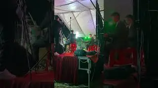 M&ugrave;a gi&aacute;ng sinh-band shalom