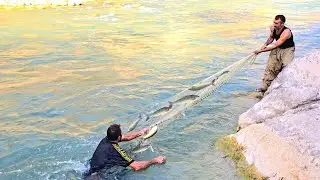 Harsh nomadic life | Wild river fishing | Traditional riverside cooking
