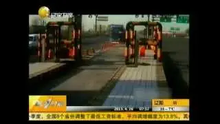 Truck crashes into toll booth in China. Dramatic Footage.