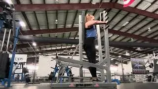 Machine chest press-side view